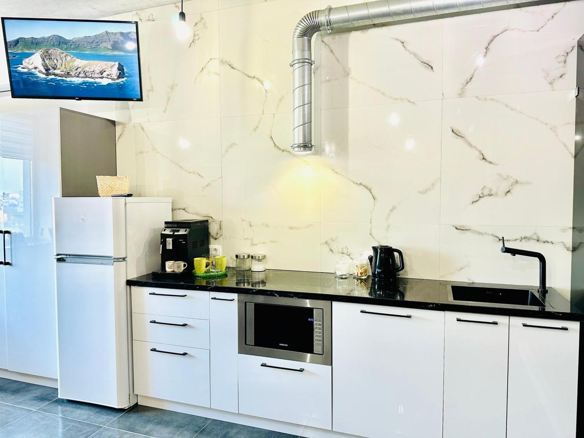 Comfortable Apartments With A Coffee Machine In The City Centre, Zlata Plaza روفنو المظهر الخارجي الصورة